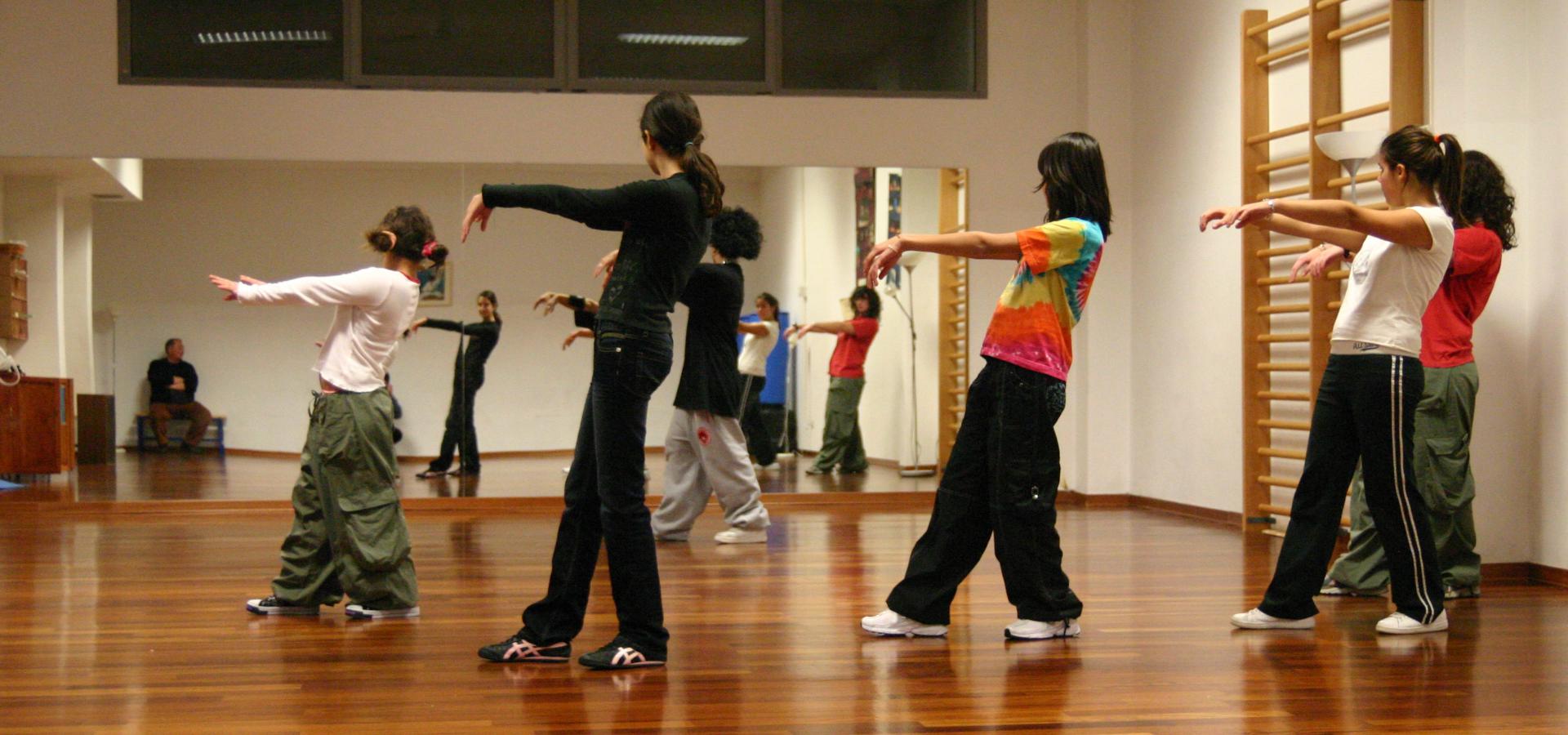 ダンスは習うべき？独学との違いとダンススクールで習うメリットを紹介