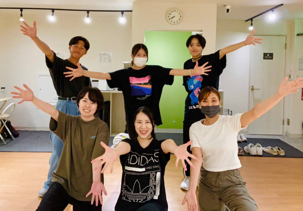 大阪梅田の初心者ヒップホップダンスクラス少人数レッスン風景