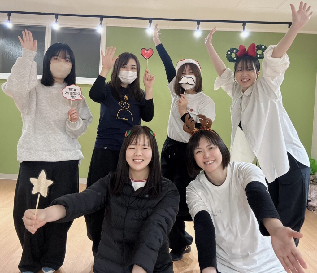 梅田のK-POPダンスクラスに通う初心者の様子