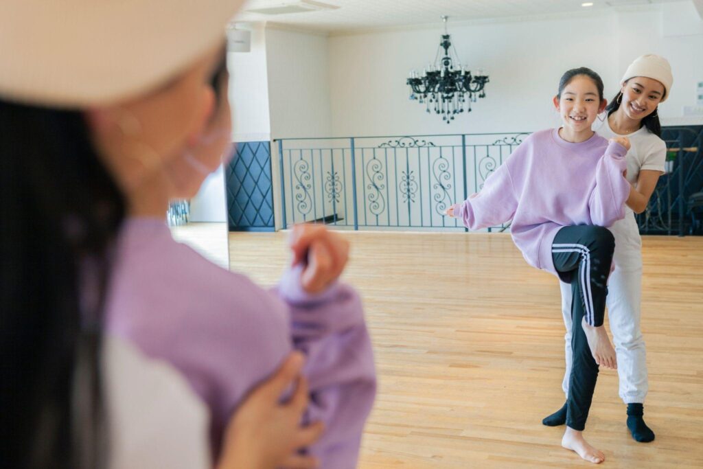 大阪市内のアットホームなダンススクールで初心者がK-POP練習中