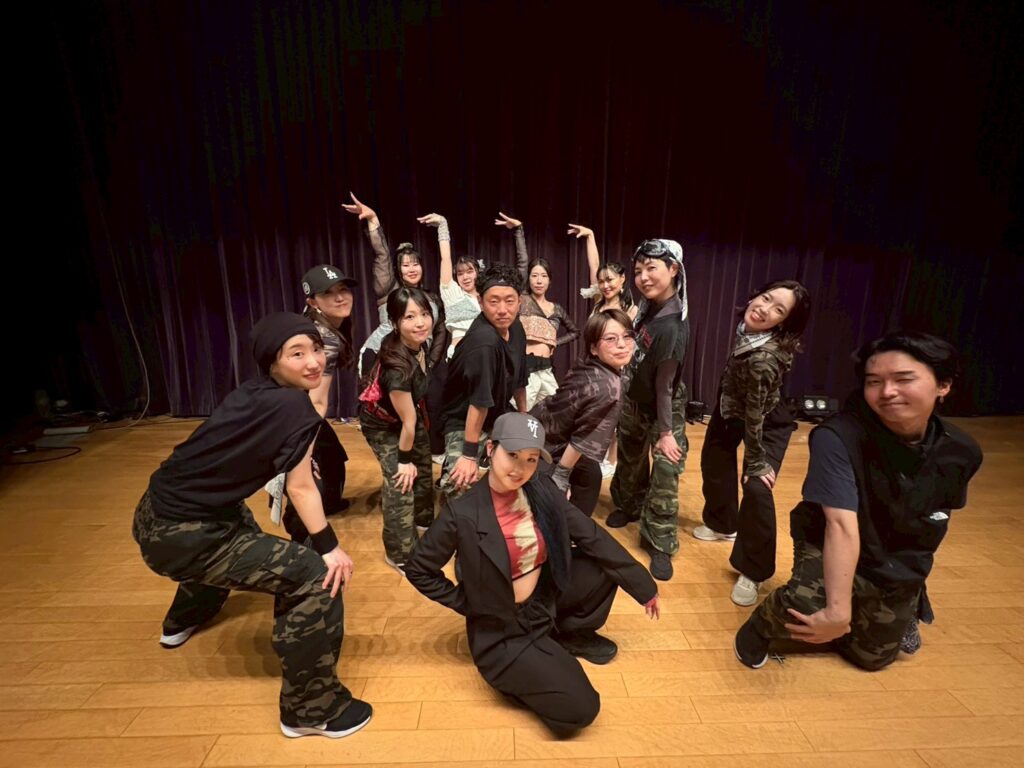 大阪のダンスイベントでパフォーマンスを行うダンサー